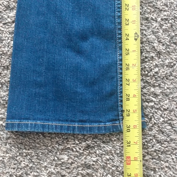 Size 5 Levi's superlow boot cut new without tags - Picture 8 of 9